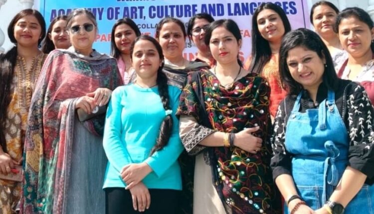 JKAACL organises 3-day Women Painters’ camp at Kala Kendra to mark International Women’s Day