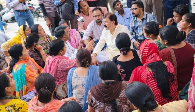 MLA Arvind Gupta visits pencil factory workers, assures full relief; takes up matter with DC