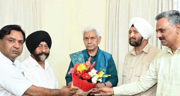 Former Rajya Sabha MP Tarlok Singh Bajwa leads delegation to LG, raises community welfare issues