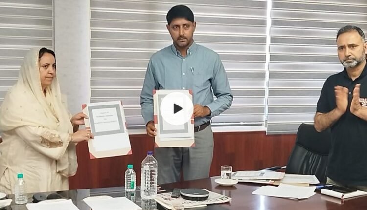 Sakeena Itoo reviews implementation of key academic, student welfare initiatives of DSEJ