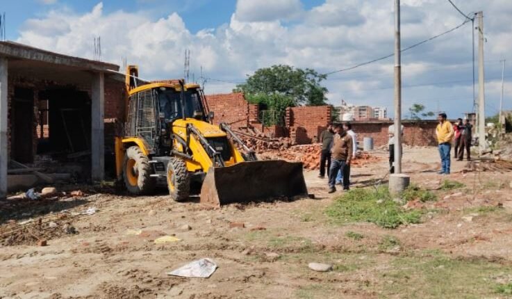 JDA conducts anti-encroachment; retrieves 8 Kanal land at 2 locations