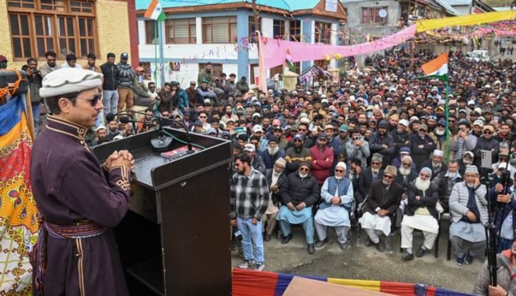 DC Drass Imteeaz Kacho and SP Drass Ishtiyaq Ahmed Kacho Assume Charge; Receive Grand Public Welcome