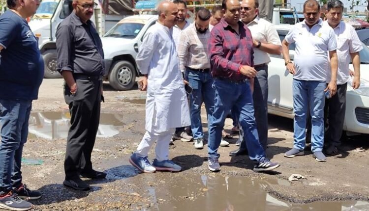 Traders Flag Civic Issues During Yudhvir Sethi’s Visit to Ware House Market