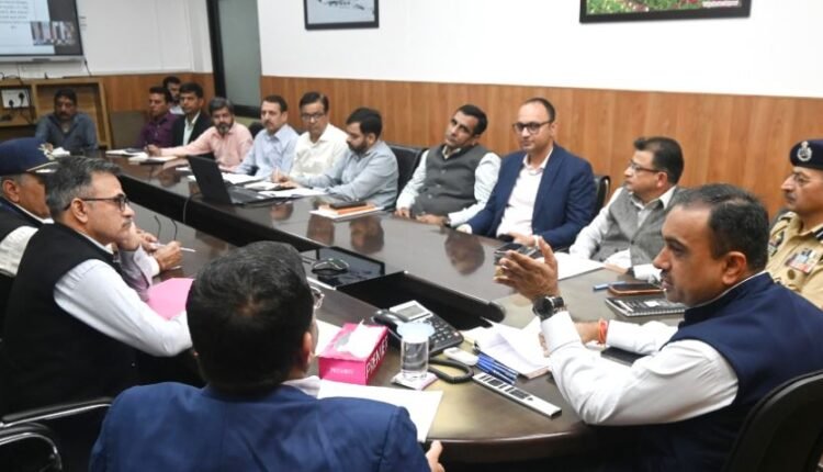 Div Com reviews stocks, supply position of essential commodities in Jammu region