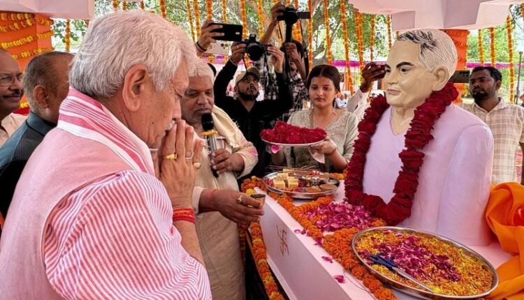 Tribute to Selfless Service