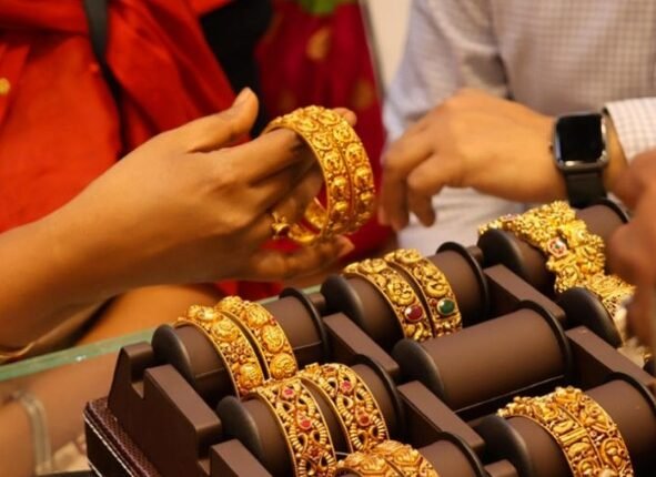 Gold Price Today: Gold Rates Dip Slightly Across India; Check Latest Prices in Delhi, Mumbai, Kolkata, Chennai, Hyderabad & Jaipur