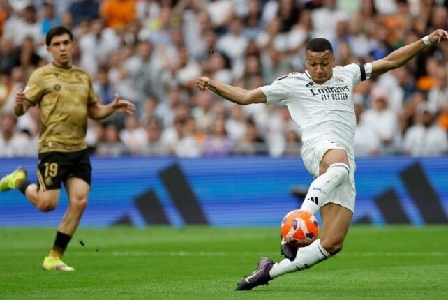 Kylian Mbappé Shines in European Football Clash