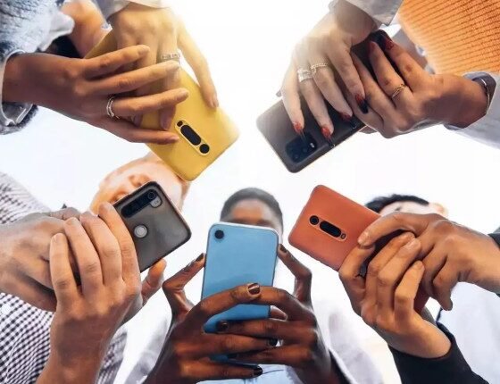 Indian Smartphone Market Sees Strong Demand for Premium Devices