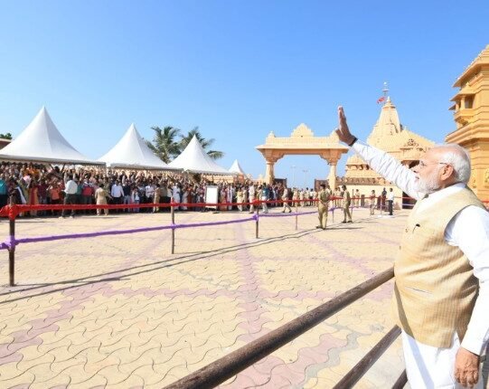 Somnath Amrut Mahotsav: PM Modi Participates in Grand Rituals, Witnesses Spectacular Air Show