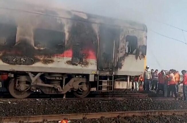 Fire Incident Reported on Delhi-Bound Rajdhani Express Near Ratlam; No Injuries