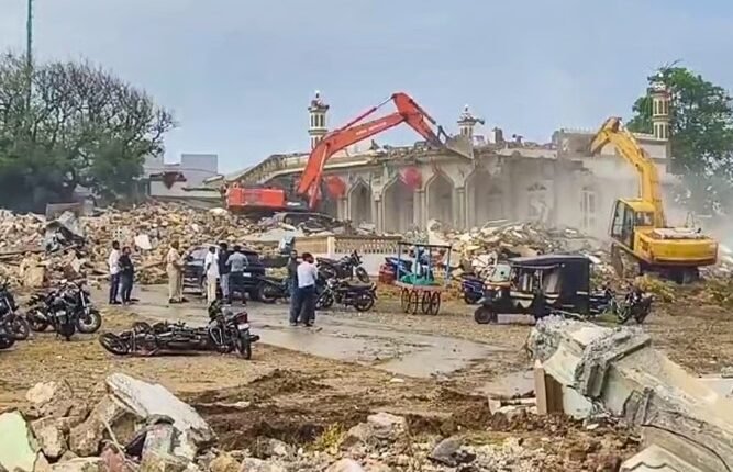 Authorities Launch Anti-Encroachment Operation Near Maha Maya Temple in Bandi