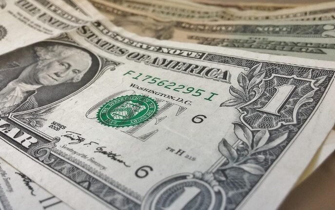 Dollar Hits Six-Week Peak Amid Rate Hike Expectations and Iran War Jitters