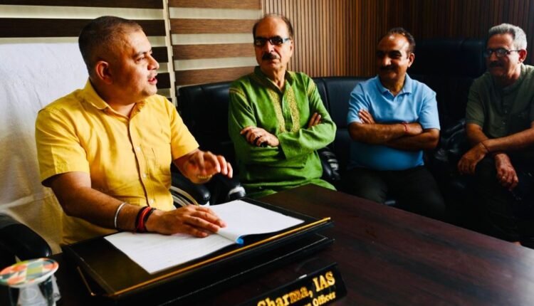 Amit Sharma interacts with Panun Kashmir delegation on Census 2027; memorandum to be forwarded to Registrar General