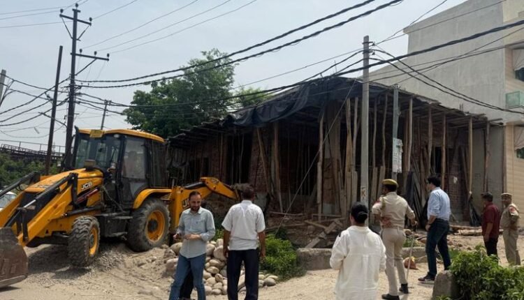 JDA conducts encroachment drive in Sidhra, Majeen & Paloura