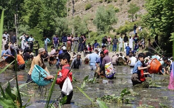 Centuries-old Panzath festival revives spring cleaning tradition in South Kashmir