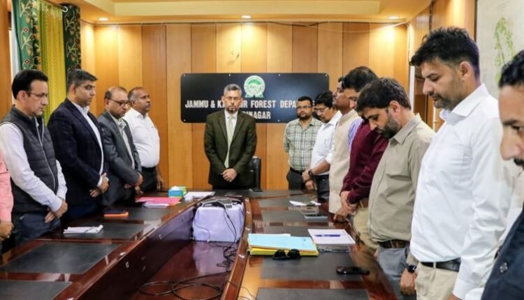 Forest Department pays homage to  Naveen Shah at Condolence Meet