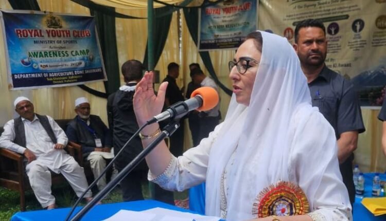 Ashok Koul & Dr Darakhshan address AAGAAZ initiative at Rajpora in Pulwama
