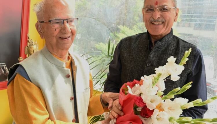 HP Governor visits residence of Ex-CM Shanta Kumar Ji