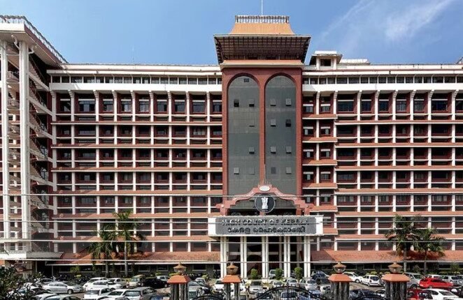 Kerala HC Issues Notice to Former CM’s Security Personnel