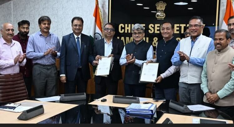 Govt, J&K Bank Sign MoU to Provide Rs 5 Lakh Insurance Cover to Daily Wagers