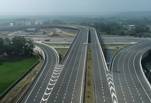 Gadkari Sets Two-Year Deadline for Full Completion of Delhi-Mumbai Expressway