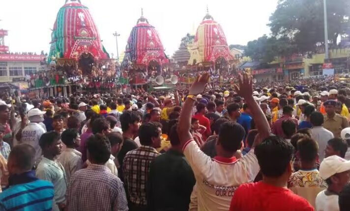 Lakhs Gather for Puri Rath Yatra as Odisha Governor Offers Prayers for Peace and Prosperity