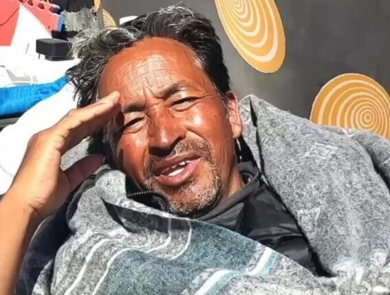 Sonam Wangchuk Hospitalised After Delhi Police Intervention on 21st Day of Hunger Strike