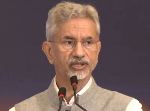 Jaishankar Holds Talks with Omani Foreign Minister, Reviews West Asia Situation at ASEAN Meet