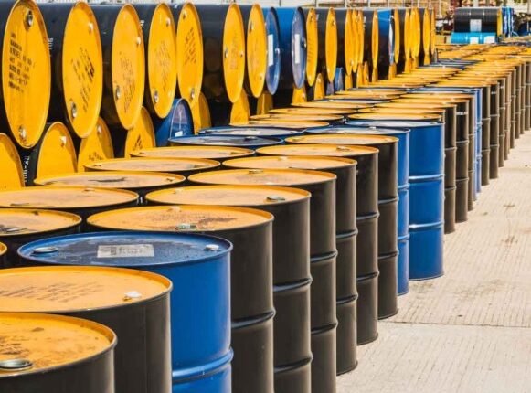 Oil Tops $100 a Barrel as Middle East Conflict Sparks Fresh Supply Fears