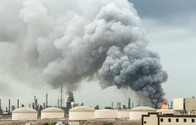 US Strikes Iran as Bahrain Warns of Incoming Missile Threat Amid Escalating Shipping Route Clashes