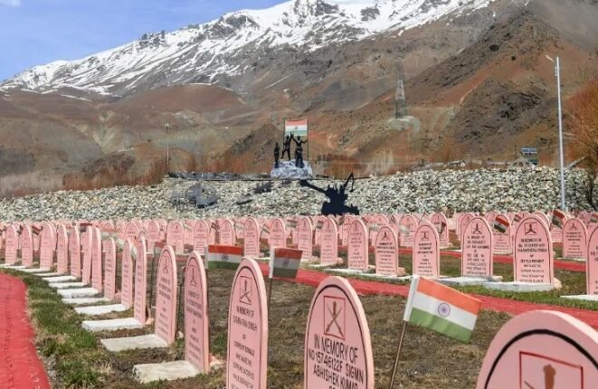 Kargil Vijay Diwas 2026: President Murmu Pays Tribute to Brave Soldiers Who Laid Down Their Lives for the Nation