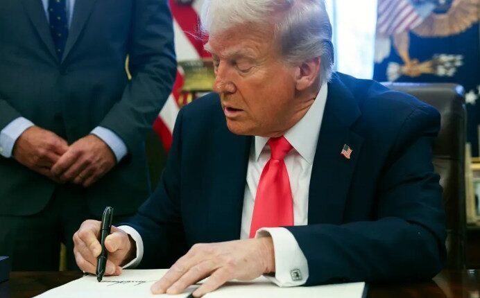 Trump Mandates New Signage at Smithsonian Over Allegedly Inaccurate Displays