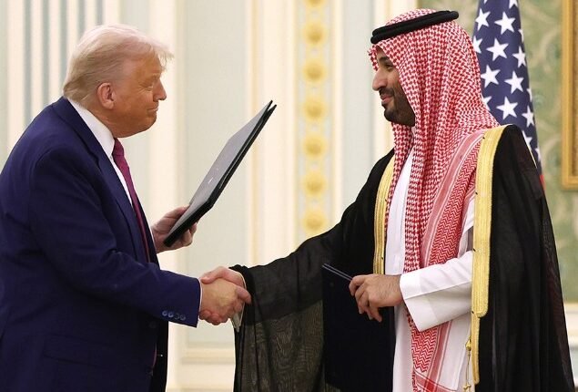 Trump Says US Not Involved in Houthi-Saudi Conflict, Leaves Door Open for Intervention
