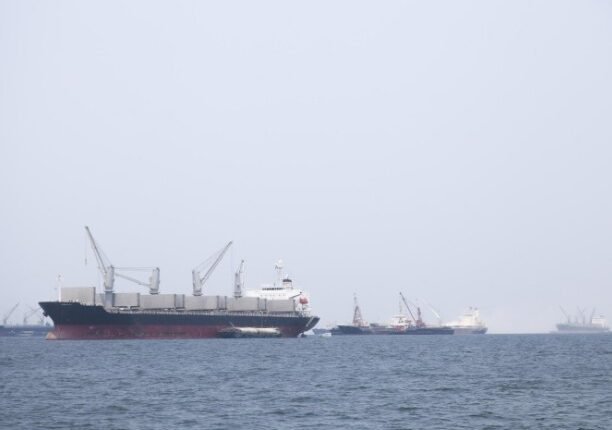 Iran Proposes Temporary Hormuz Transit Plan to Oman, Seeks Greater Control Over Key Shipping Routes