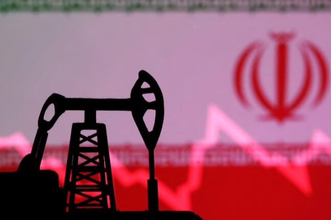 Oil Prices Ease as Tanker Traffic Continues Through Middle East Conflict Zones