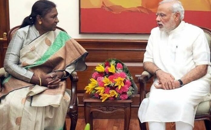 PM Modi Meets President Droupadi Murmu at Rashtrapati Bhavan