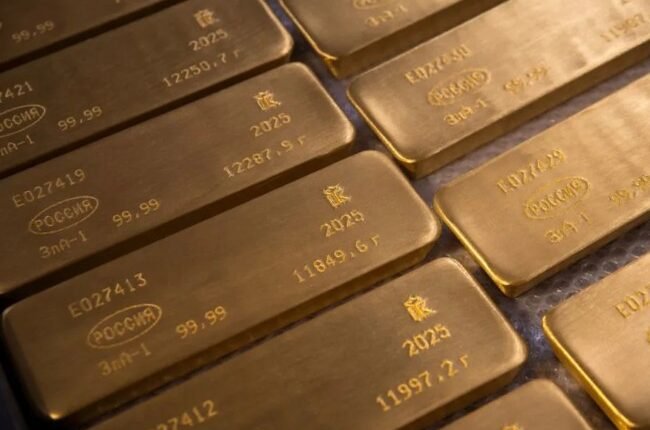 Gold Heads for First Monthly Gain in Four Months on Fed Rate Outlook