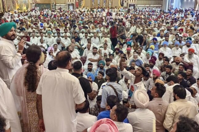 Pro-Channi Chants Ring Out During Congress Meetings Attended by Baghel, Warring