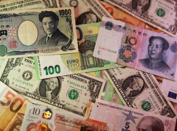 Dollar Hovers Near Two-Month Low Ahead of US Inflation Data