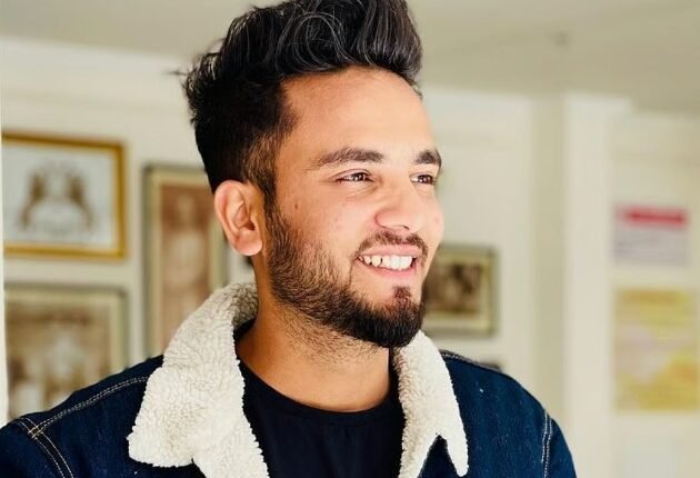 Elvish Yadav to Make Bollywood Debut With Malamaal Weekly 2