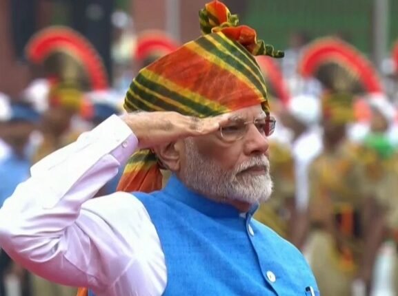 PM Modi Sports Striking Tie and Dye Turban at 80th Independence Day Celebrations