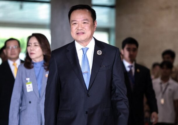 Thai PM Meets Security Chiefs After Coordinated Attacks in Three Southern Provinces