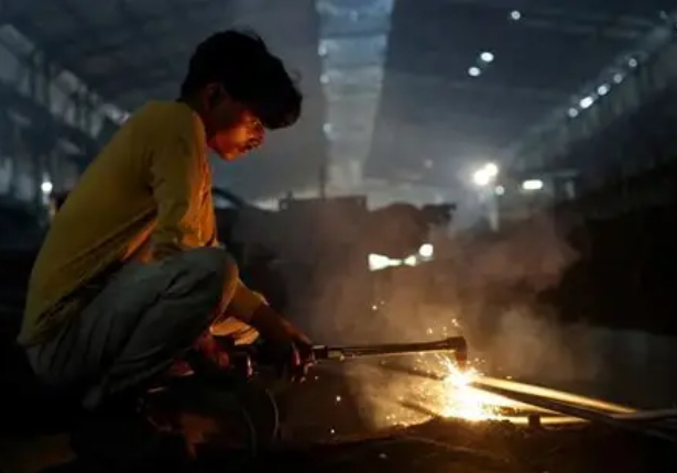 India’s Industrial Growth Slows to 6.7% in July as Mining Contracts