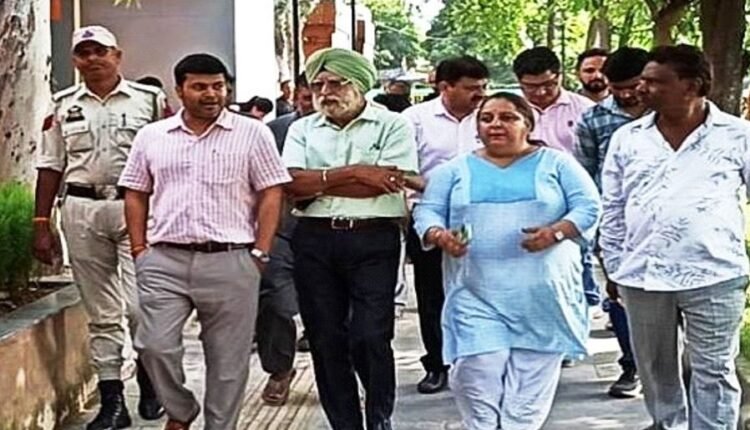 JMC Commissioner inspects Modern Food Zone coming up at Gandhi Nagar