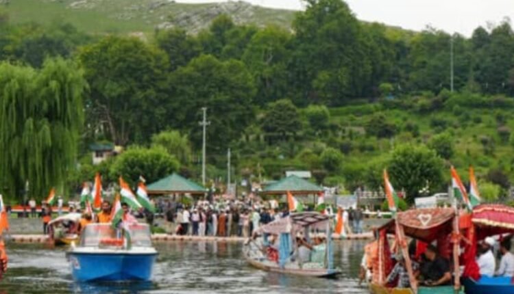 Manasbal Lake comes Alive in Tricolour as Mega Shikara Rally held under ‘Har Ghar Tiranga’ Campaign