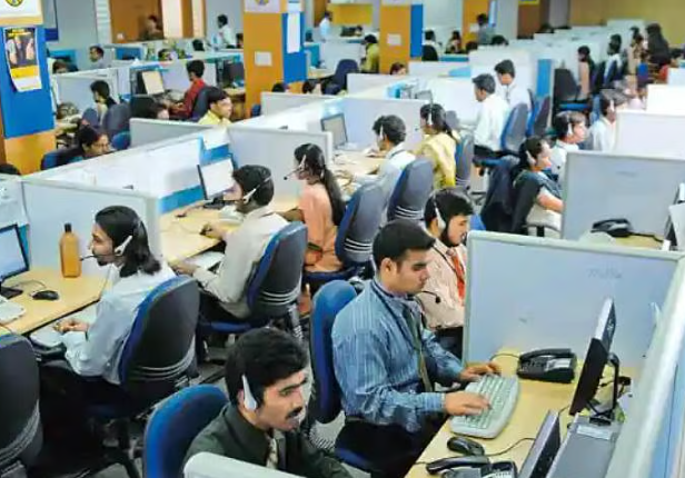 India’s Services Activity Strengthens as Hiring Hits 15-Month High