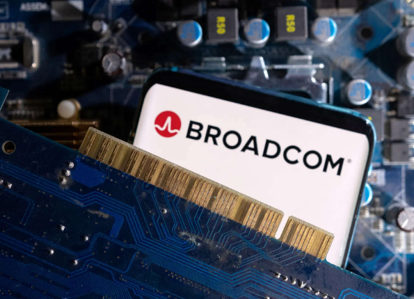 Broadcom Lifts AI Chip Forecast as Big Tech Spending Accelerates