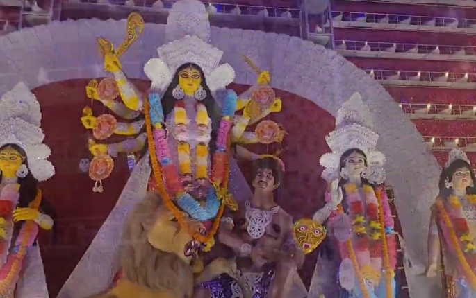 Bengal CM Announces ₹1 Lakh Aid for Smaller Durga Puja Committees, Urges Big-Budget Pujas to Opt Out