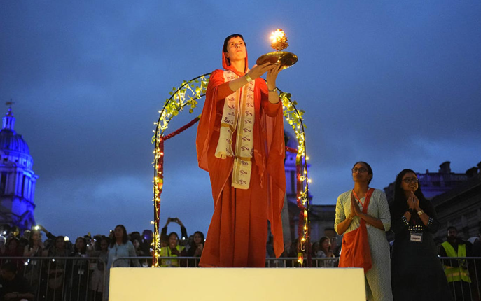 Historic First Ganga Aarti Held on River Thames in UK