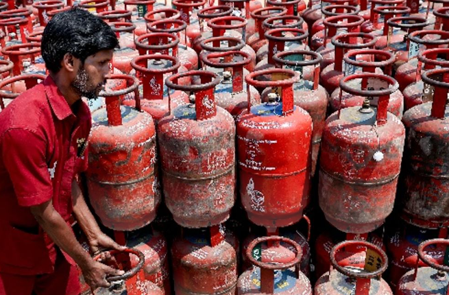 LPG Subsidy: Aadhaar Biometric Verification Mandatory for Subsidised Refills from October 1